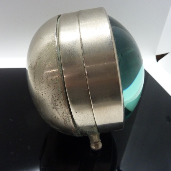 HOWARD MILLER Vintage Desk Clock Glass Magnifying Lens Dome Paper Weight Clock - Picture 3 of 11